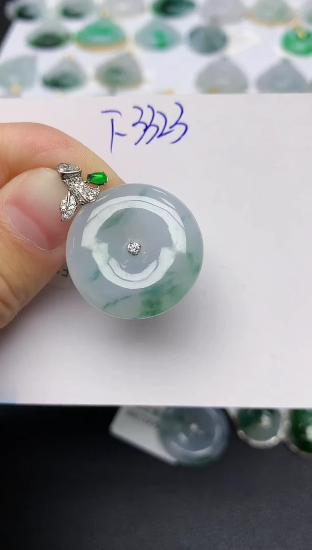 颈饰18K金镶嵌翡翠天然缅甸A货翡翠百元以上9元证书费自理