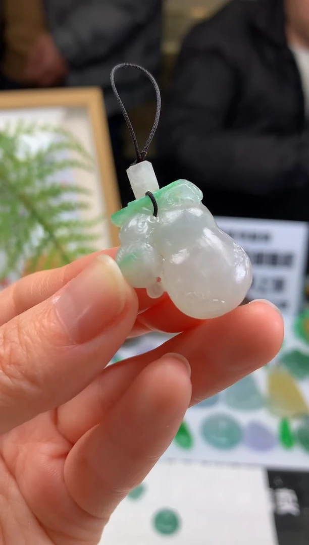 【闪购商品】定制翡翠未镶嵌吊坠-84020