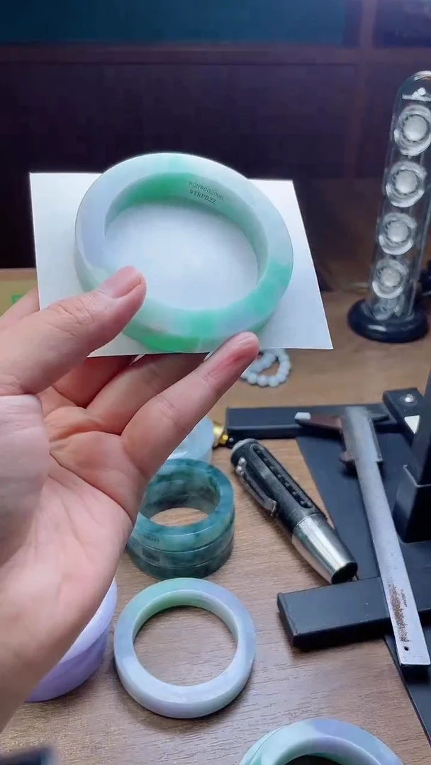 未镶嵌手镯定制翡翠老*定制