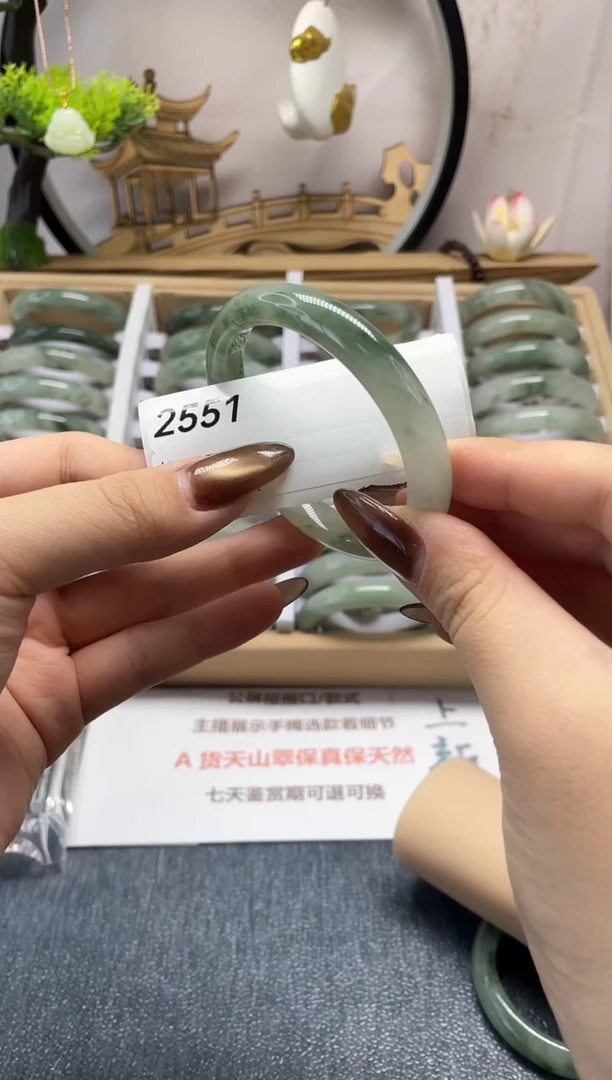 未镶嵌手镯石英质玉2551