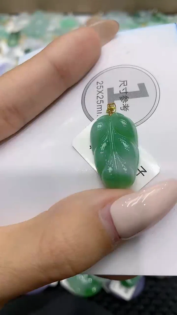 颈饰18K金镶嵌翡翠111111111111