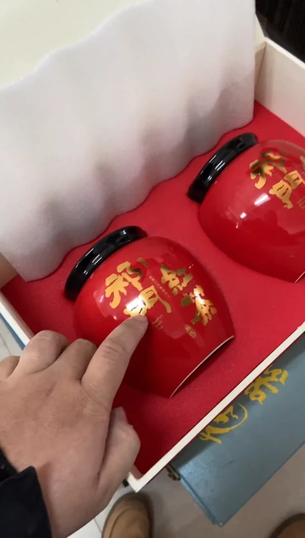 无运费险不带礼盒略有瑕疵有点脏介意勿拍