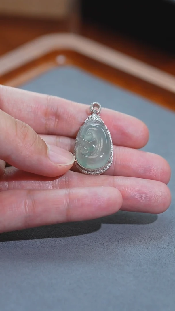 吊坠(不含链)18K金镶嵌翡翠如意