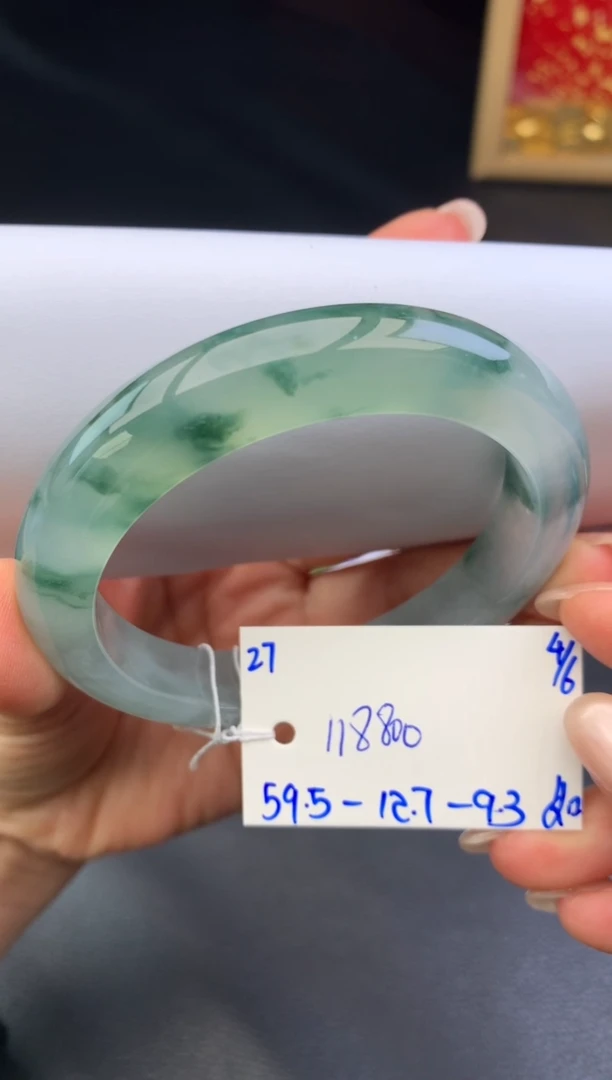 翡翠手镯未镶嵌玉手镯