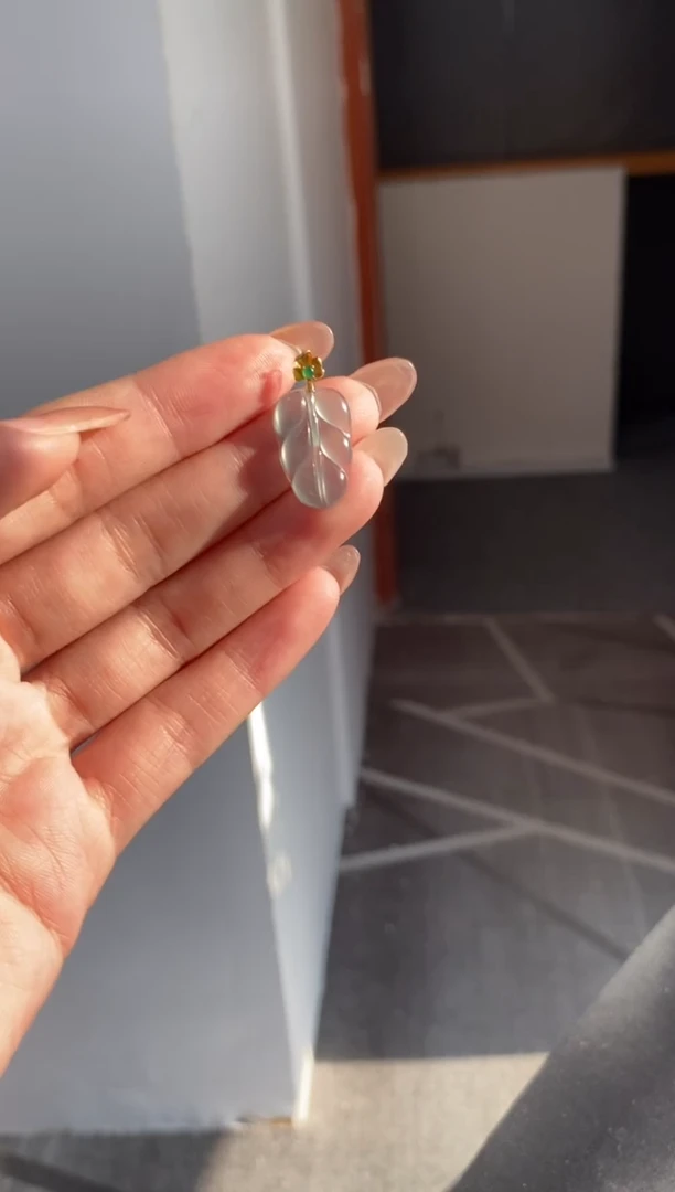 颈饰18K金镶嵌翡翠叶子