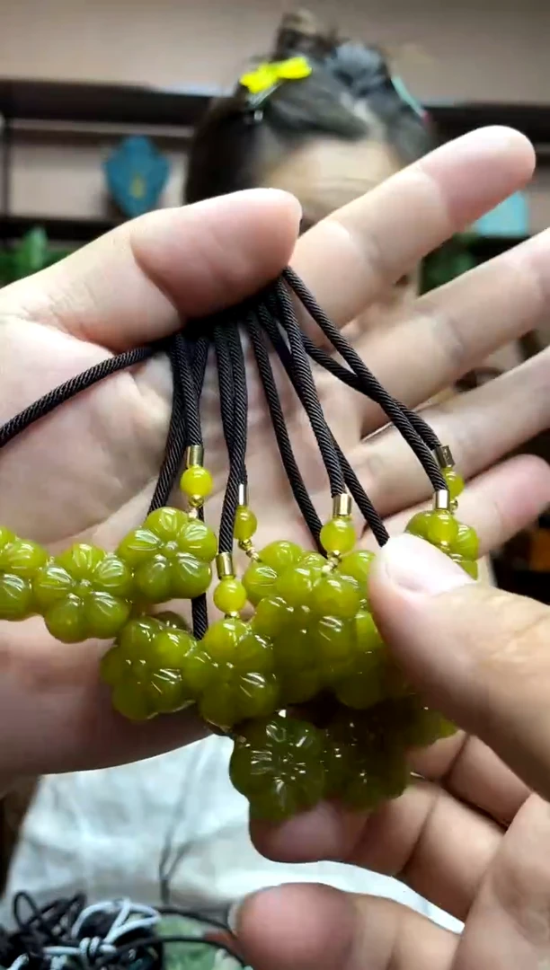 岫玉未镶嵌吊坠多样性发货发其中之一