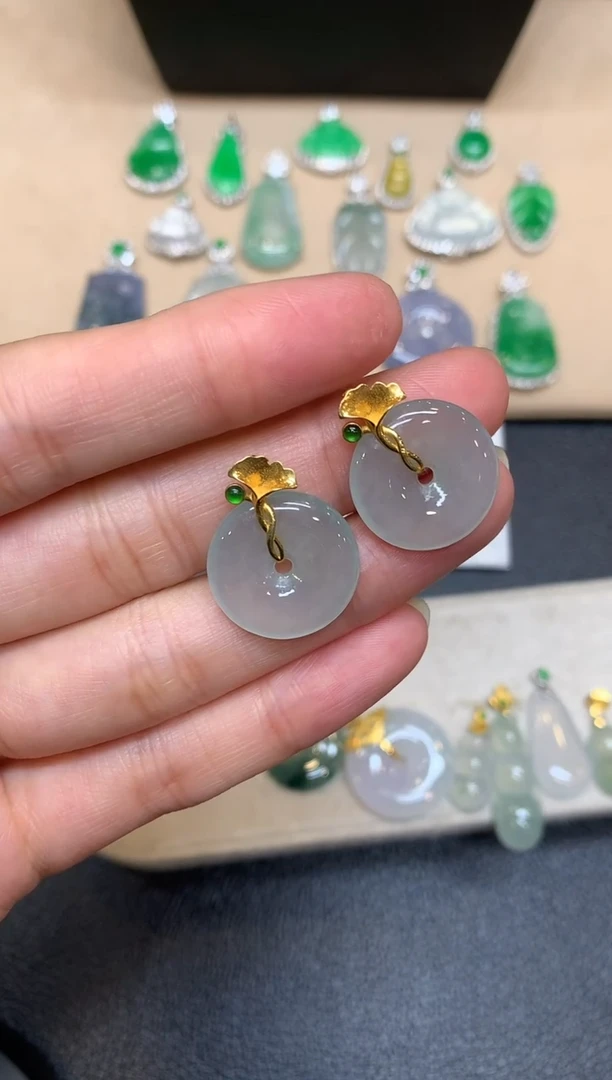 颈饰18K金镶嵌翡翠平安扣【无服务费多样性发其一