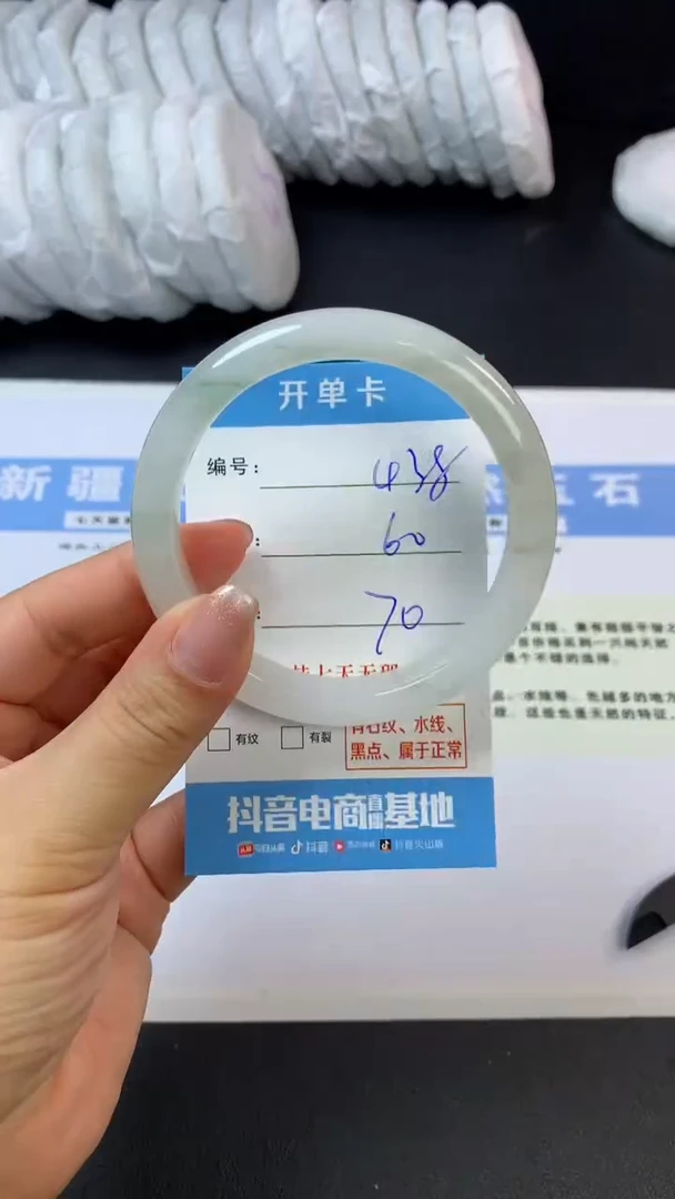 【闪购商品】石英质玉未镶嵌手镯G438