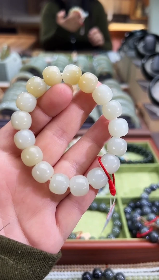 未镶嵌手串和田玉且末料迪克兰老型珠手串卡11*12 84分