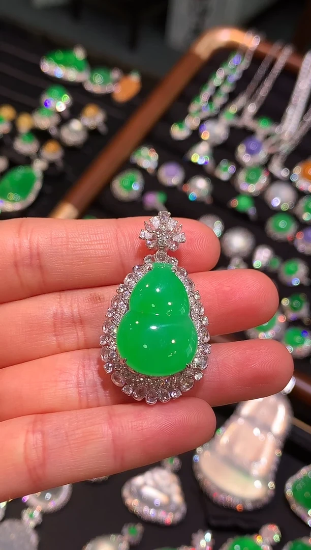 吊坠(赠链)18K金镶嵌翡翠高冰正阳绿葫芦吊坠