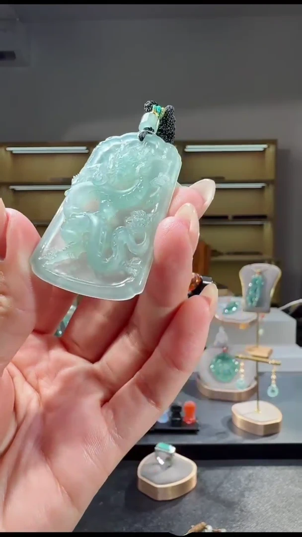 吊坠(不含链)未镶嵌翡翠龙牌