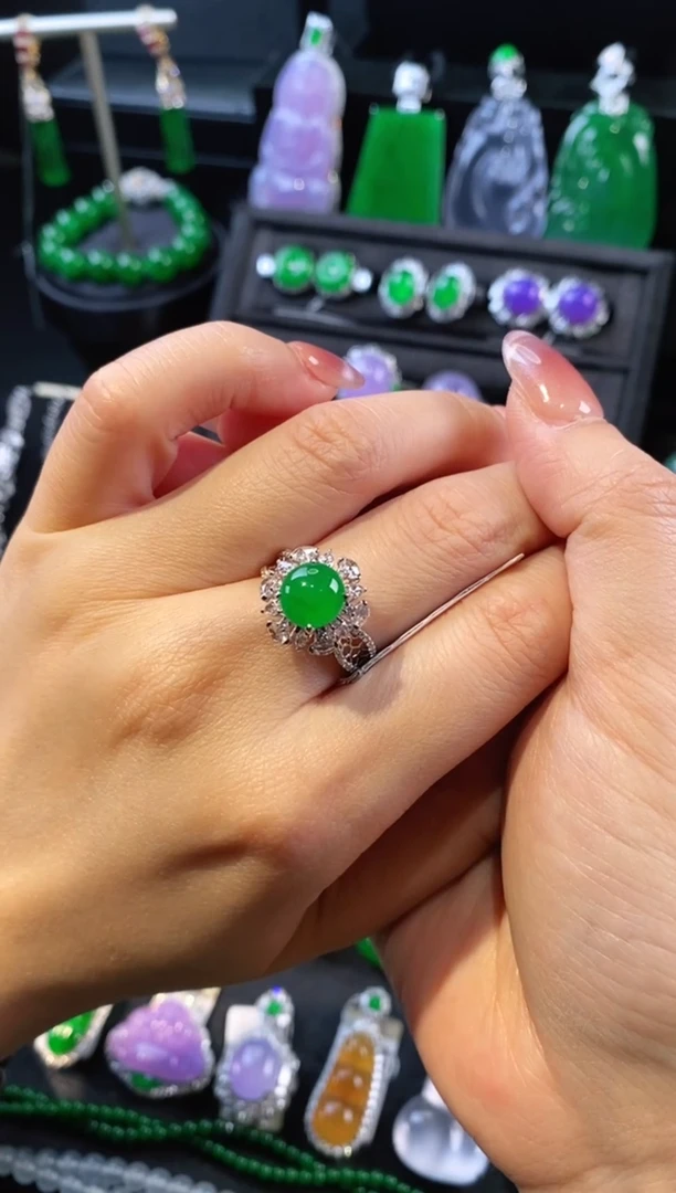 18K金镶嵌戒指翡翠蛋面戒指5261512