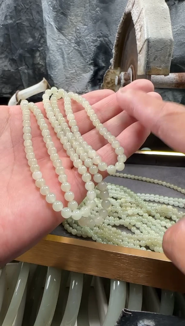颈饰未镶嵌和田玉项链