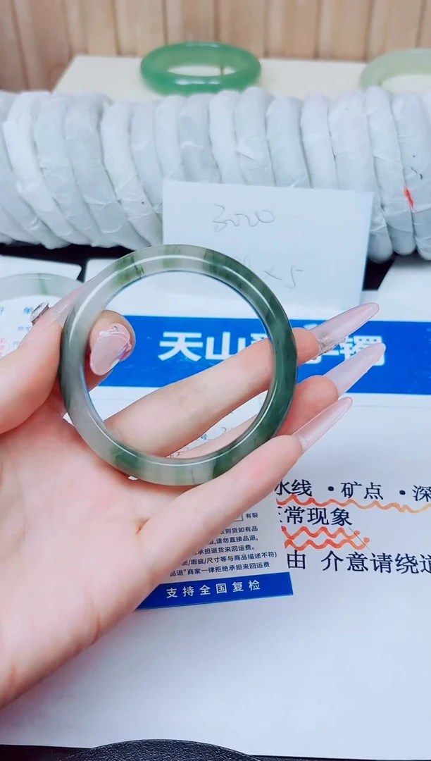 未镶嵌手镯石英质玉39/55.3