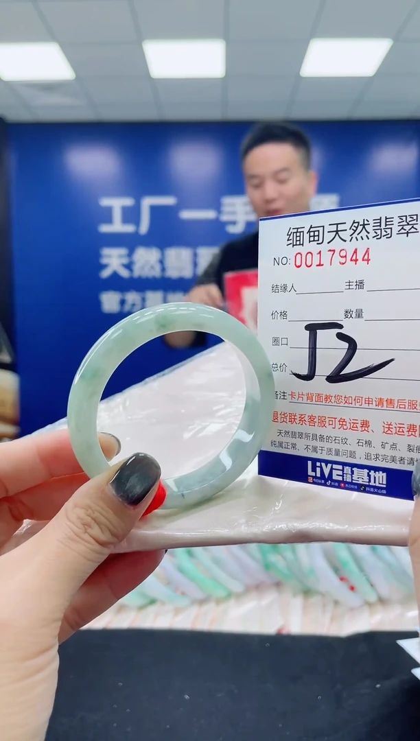 未镶嵌手镯翡翠天然翡翠手镯