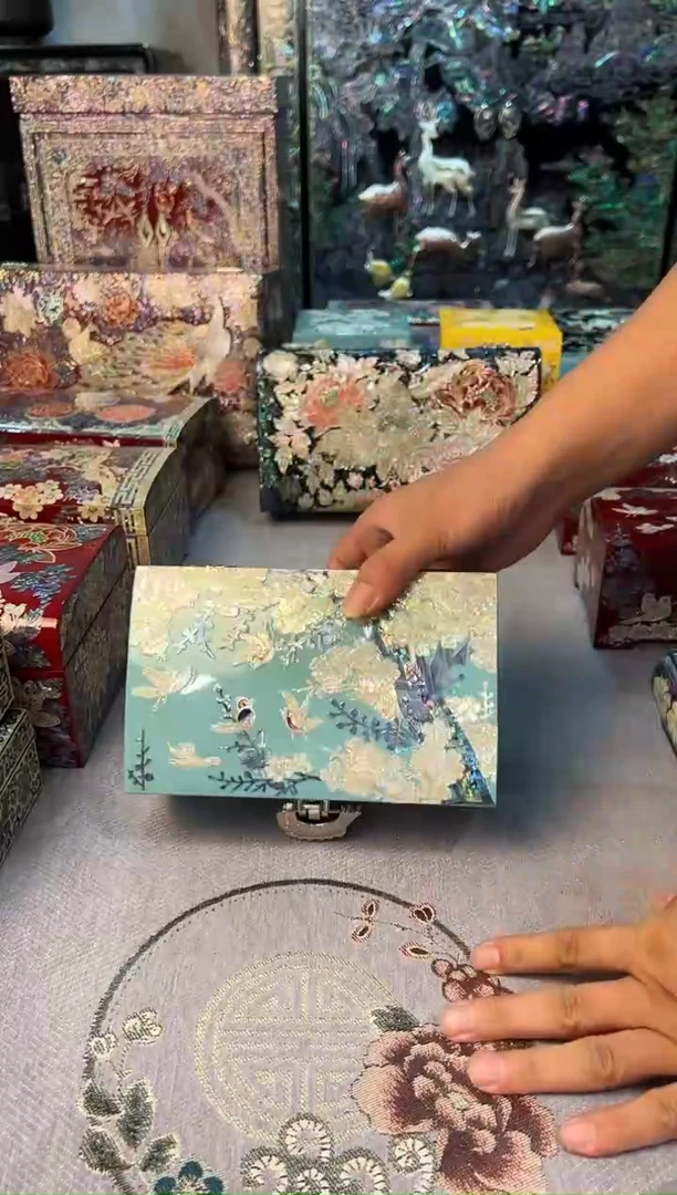 鱼锁满贝底·弘贝雅螺钿漆器文化馆