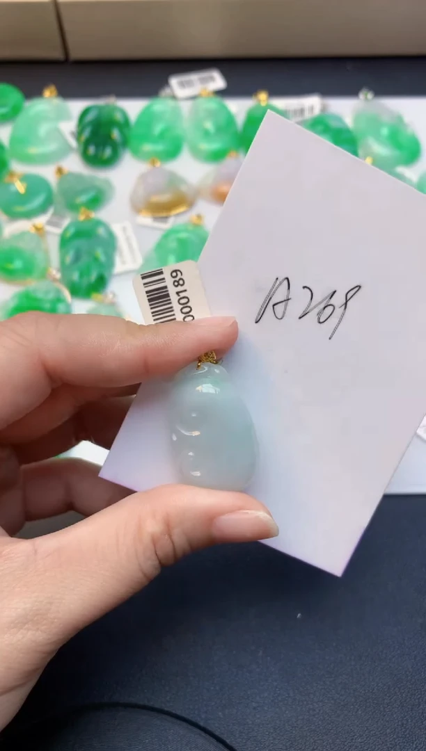 颈饰18K金镶嵌翡翠天然A货缅甸翡翠百元以上9元证书费自理