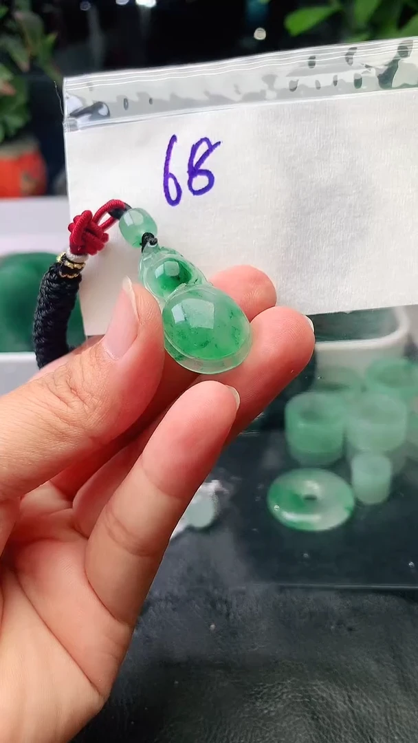 定制石英质玉（非洲翠）葫芦