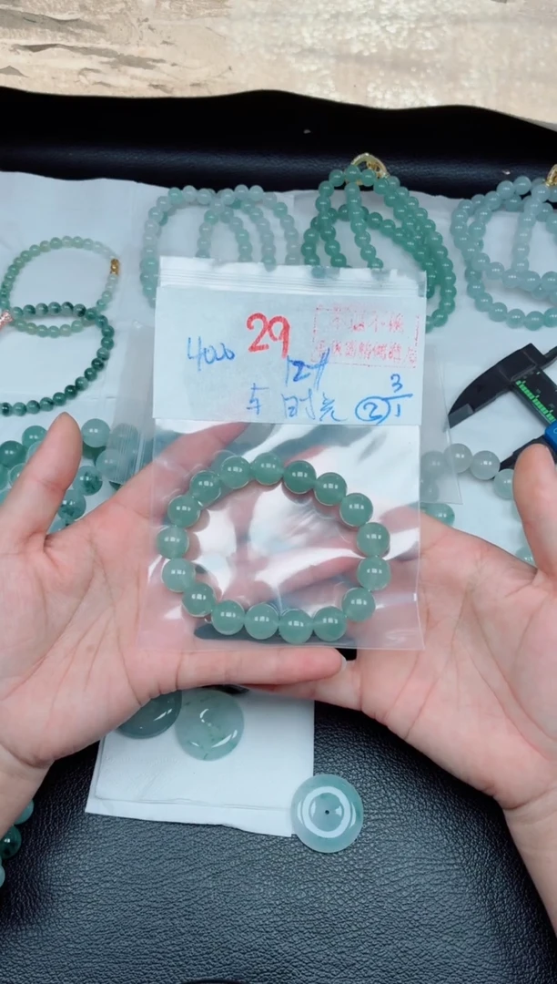 未镶嵌定制翡翠与***行毛货需精细抛光，拍一发一