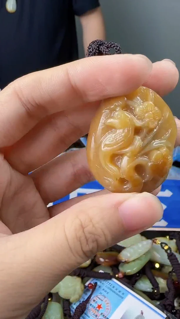 和田玉未镶嵌颈饰1