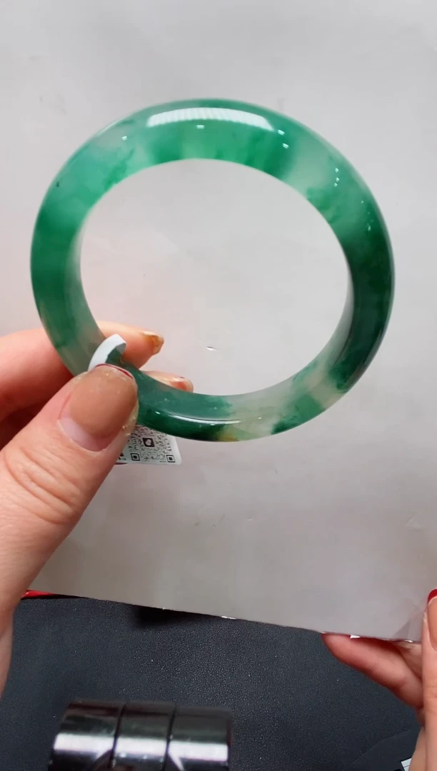 【闪购商品】石英质玉手镯未镶嵌纯天然非洲翠38