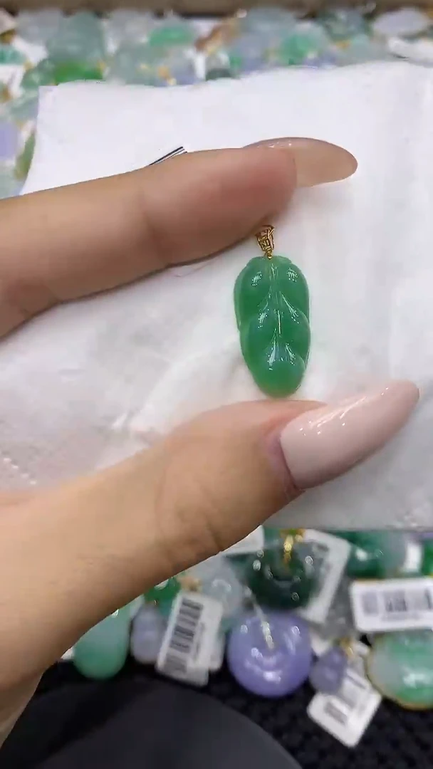 颈饰18K金镶嵌翡翠111111111111