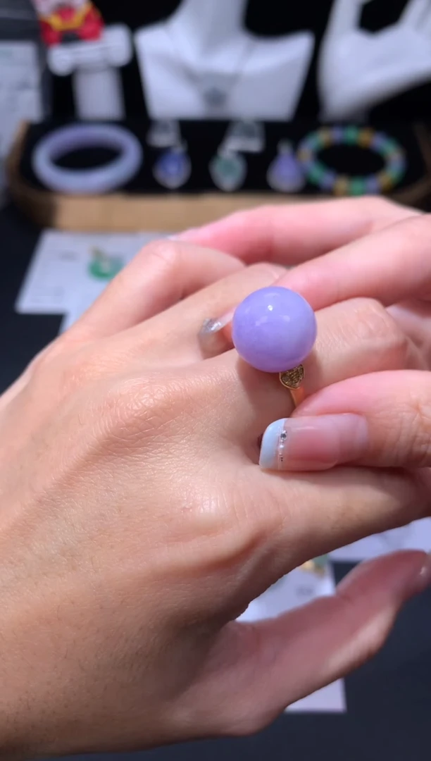 颈饰18K金镶嵌翡翠48小时鉴赏期 退货不扣服务费