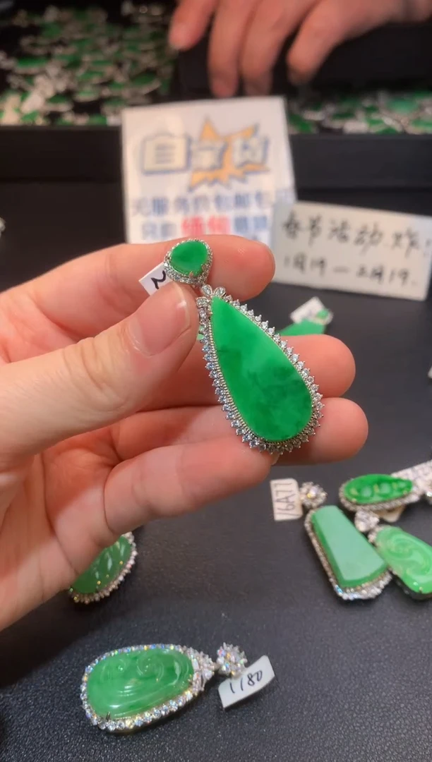 【闪购商品】翡翠颈饰银S925镶嵌翡翠