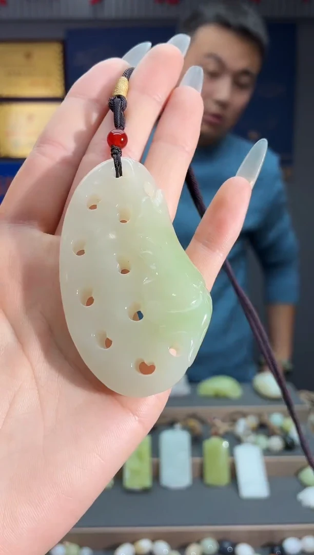 颈饰未镶嵌和田玉1