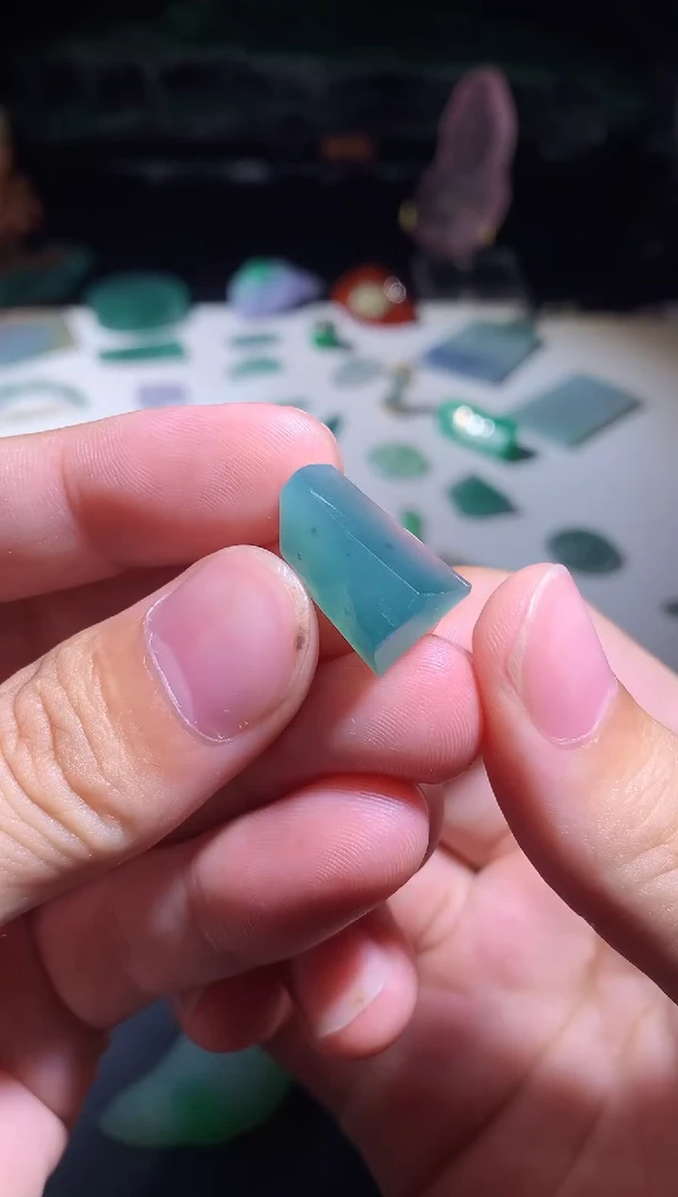 未镶嵌定制翡翠星***? 材料