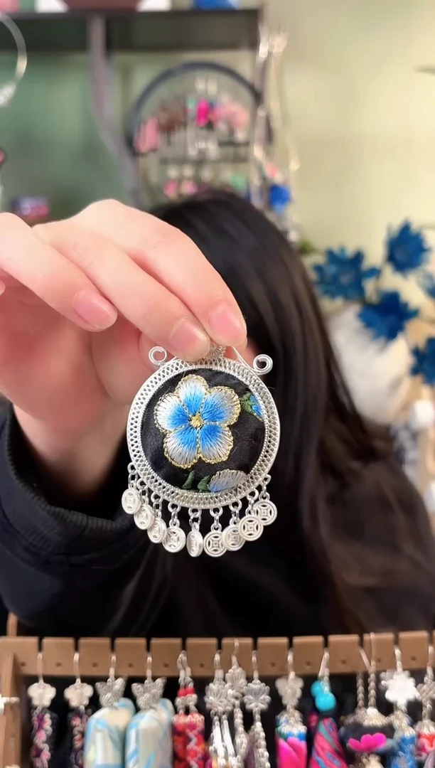 彩云南阁非遗老绣069