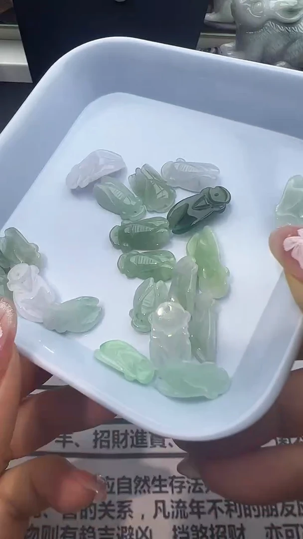 翡翠未镶嵌颈饰玉蝉多样性发其一