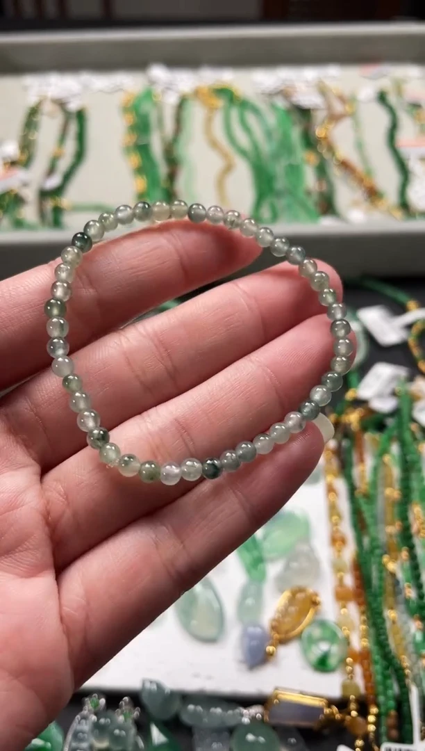 翡翠未镶嵌套链一条  MK201