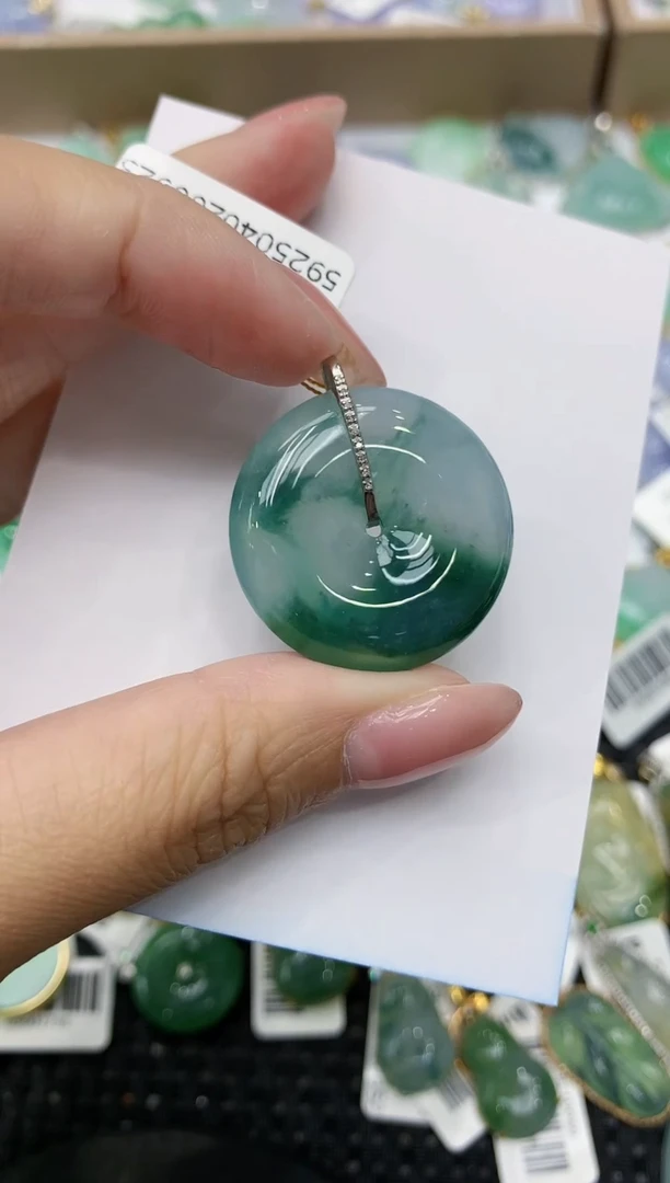 翡翠18K金镶嵌颈饰111111111