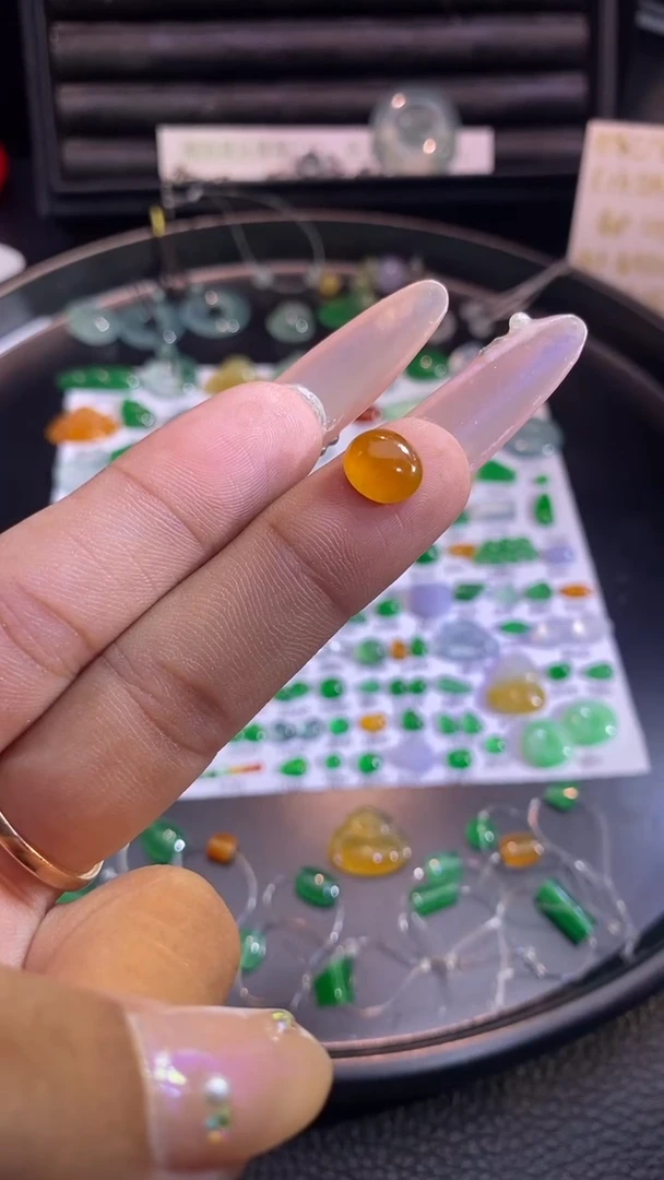 翡翠挂件未镶嵌蛋