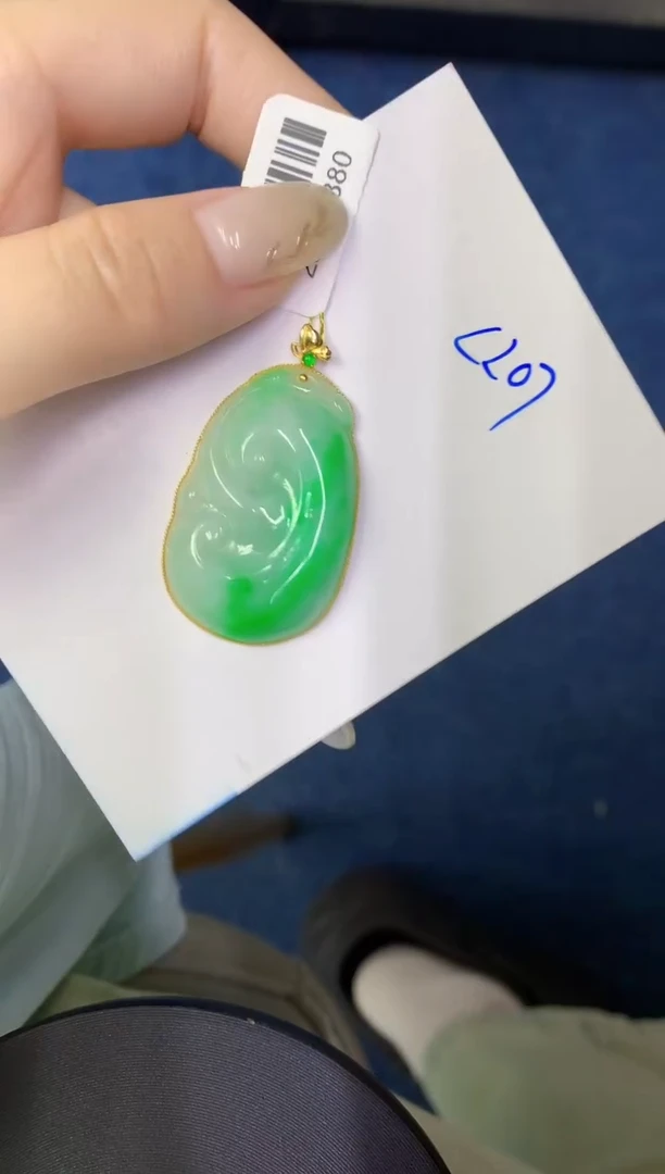 翡翠18K金镶嵌颈饰缅甸天然翡翠A货