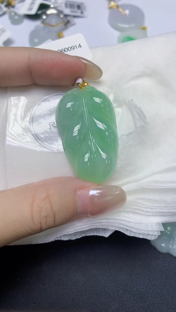 颈饰18K金镶嵌翡翠天然缅甸翡翠A货多样性发一件