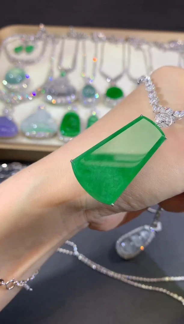 吊坠(不含链)18K金镶嵌翡翠79-无事牌（不含链和扣