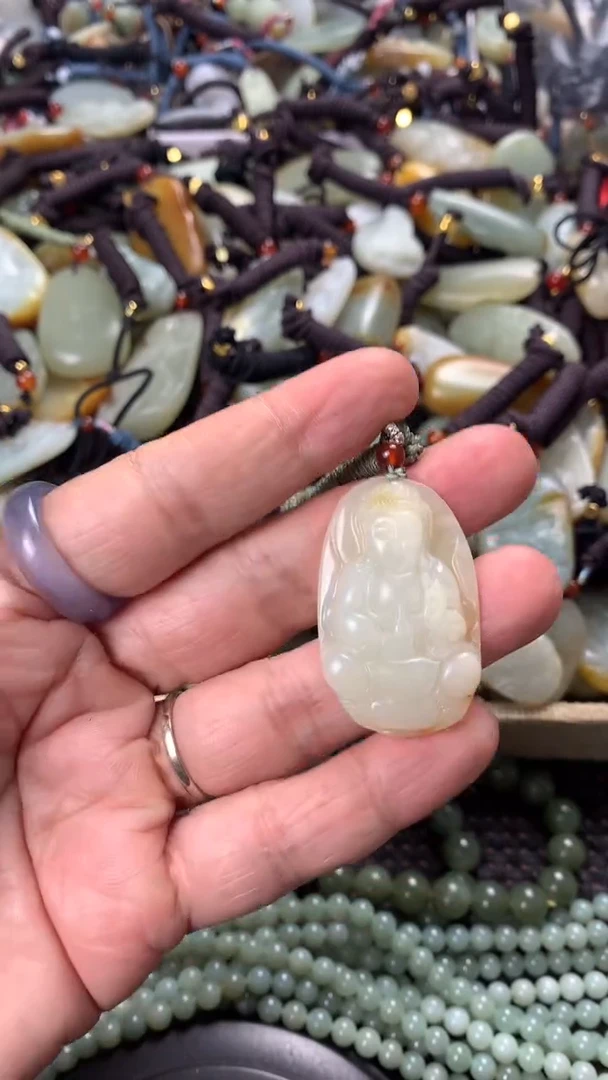 【闪购商品】和田玉颈饰未镶嵌多样性发货没有证书拍一发一有瑕