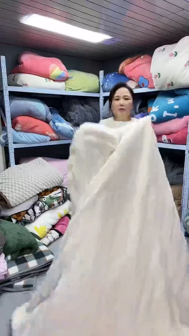 牛奶绒150+200仿兔毛被子。