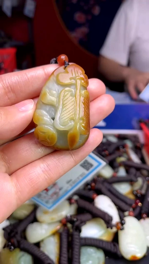 和田玉未镶嵌颈饰11