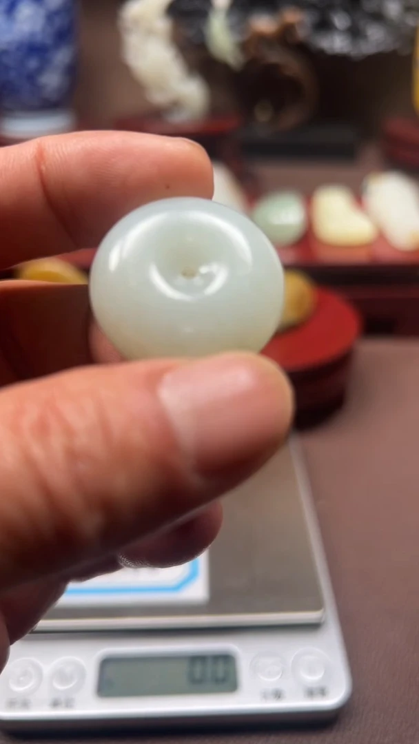颈饰未镶嵌和田玉吊坠
