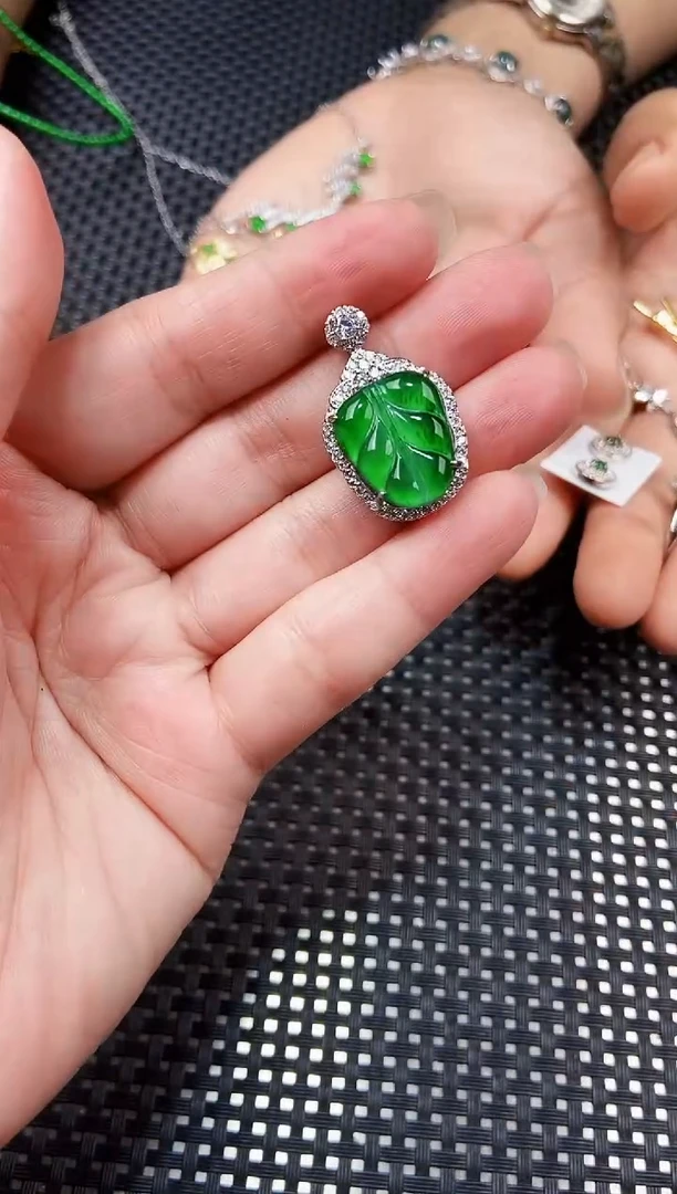 【闪购商品】翡翠吊坠(不含链)银S925镶嵌11111111