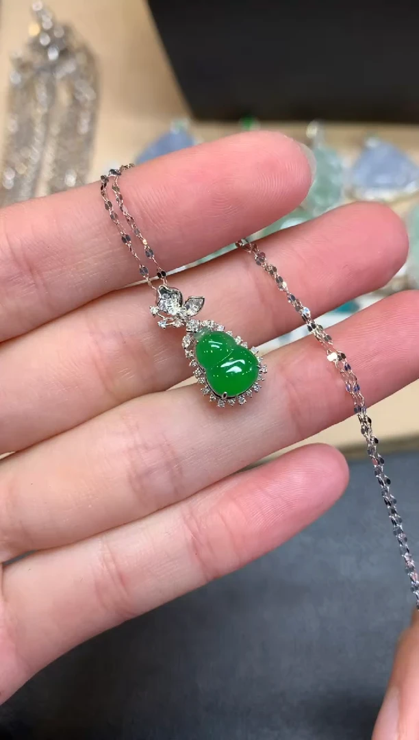 【闪购商品】翡翠颈饰18K金镶嵌葫芦【无服务费】排队
