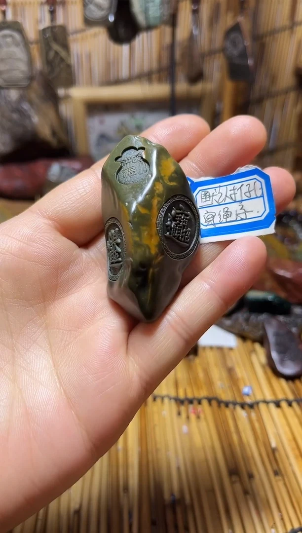 44戈壁石雕刻手把件，挂件，默认打孔穿绳