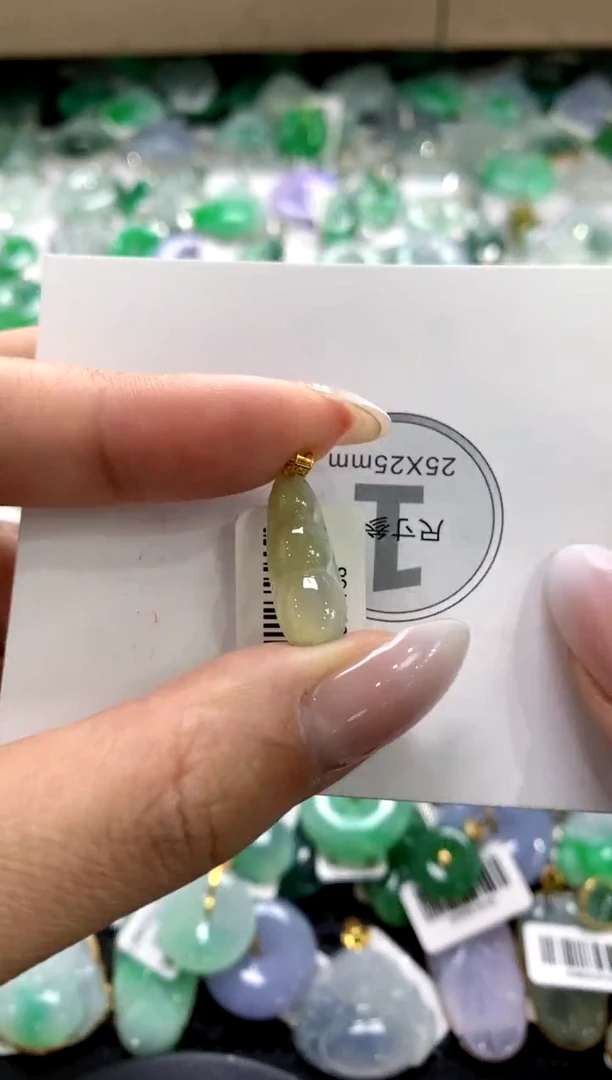 颈饰18K金镶嵌翡翠1111111111111111