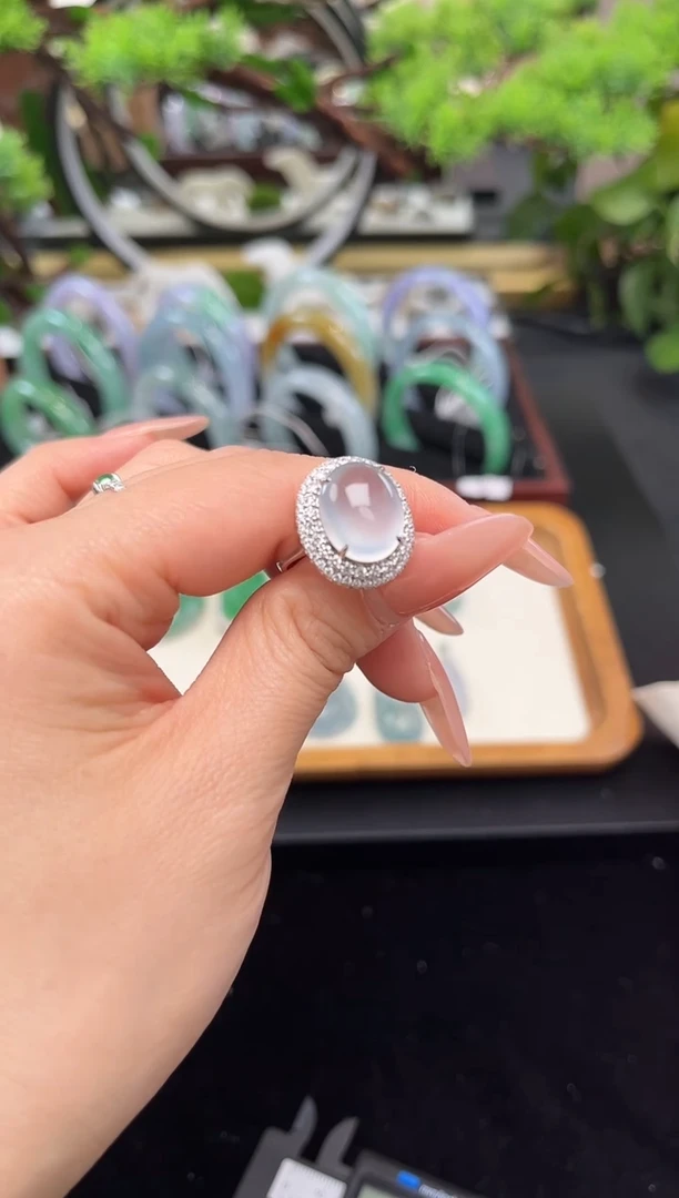 18K金镶嵌戒指翡翠戒指