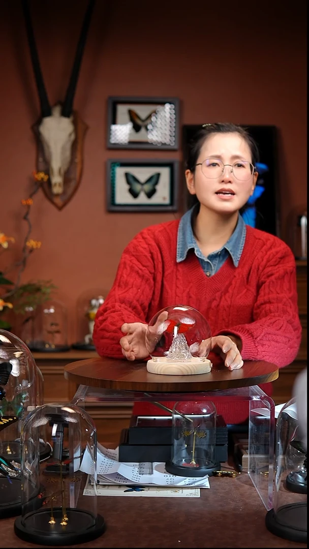 R236    血漪蛱蝶   带灯玻璃球款