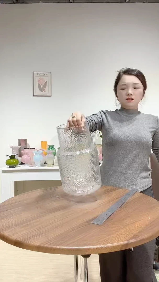 63A 明微瑕玻璃花瓶