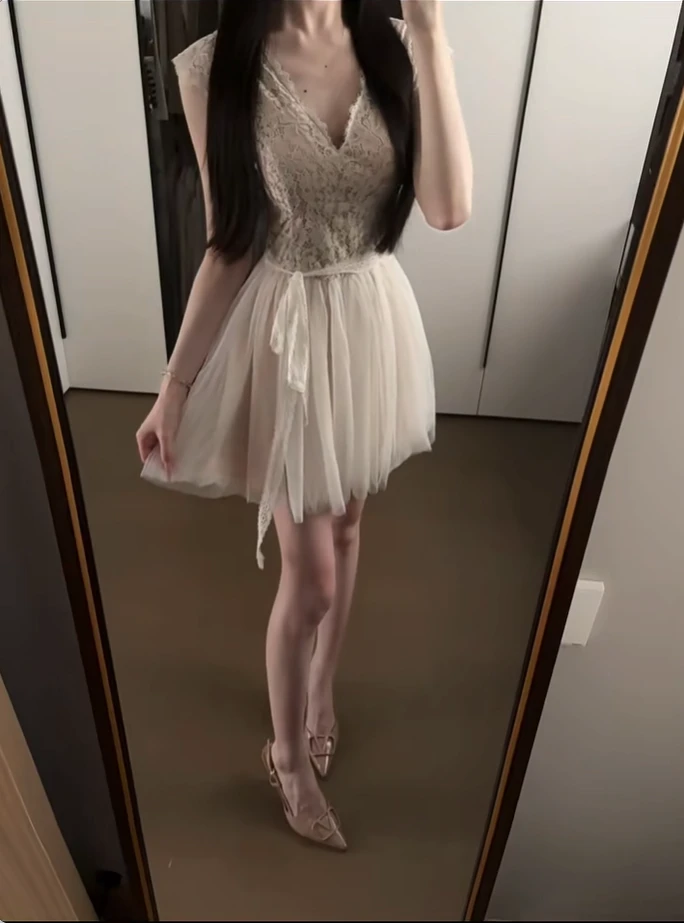 纯欲性感辣妹夏季V领无袖蕾丝背心连衣裙女收腰显瘦气质a字网纱裙